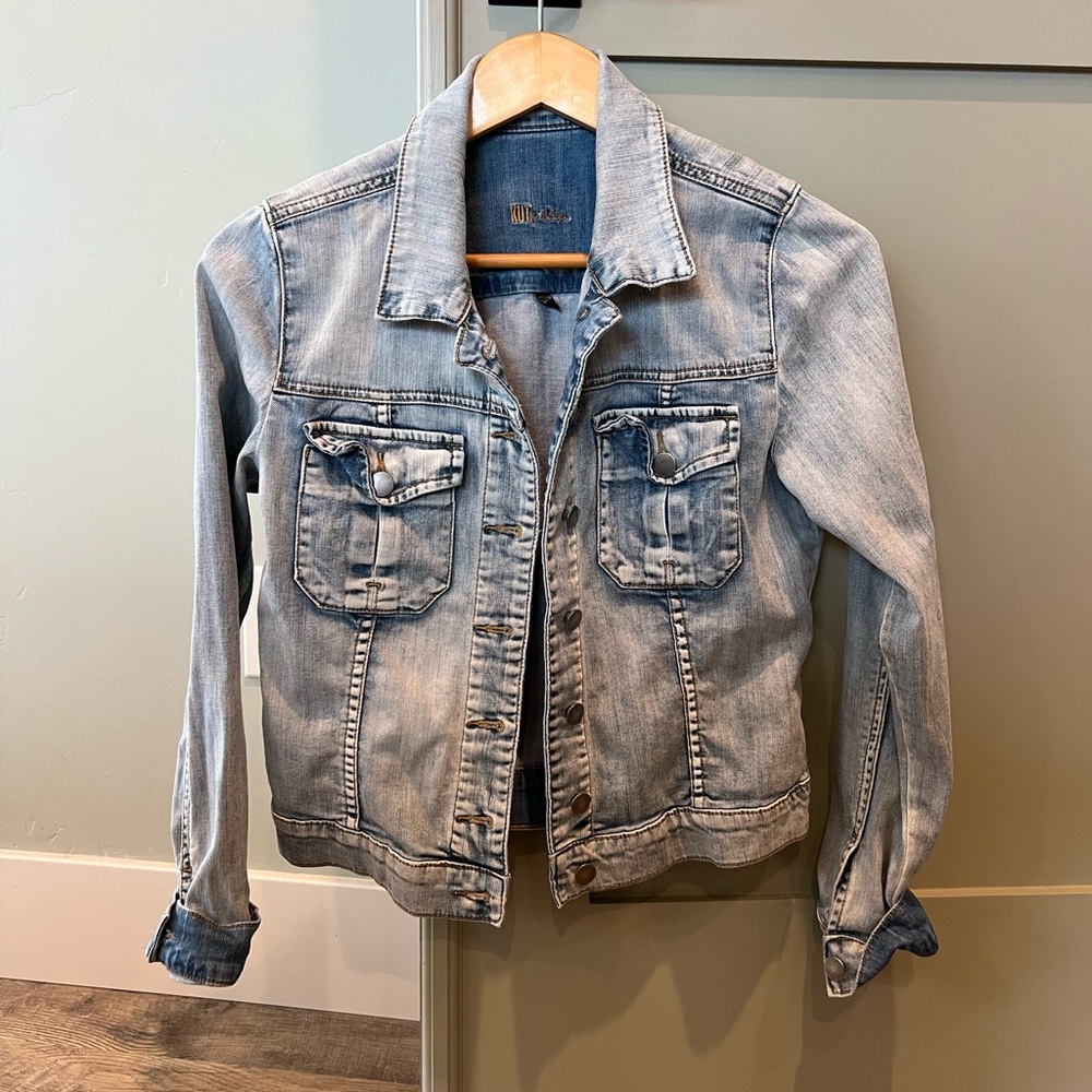 Kut from the Kloth Faded Blue Denim Jacket Small Amelia